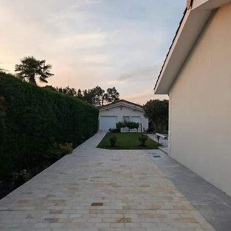 Maisonette Sur Le Bassin!