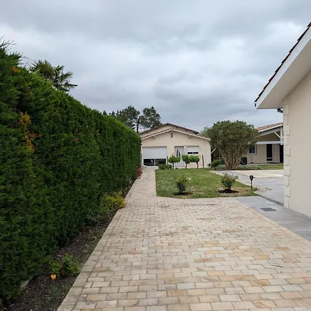 Maisonette Sur Le Bassin! Дом отдыха Лантон